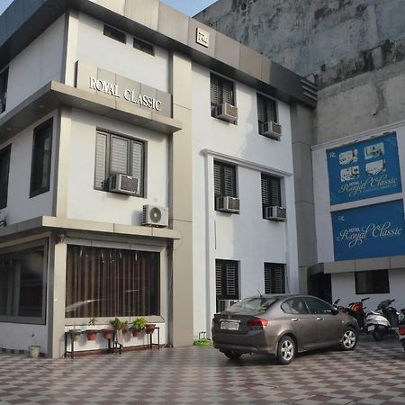 Hotel Royal Classic Bareli Exterior foto