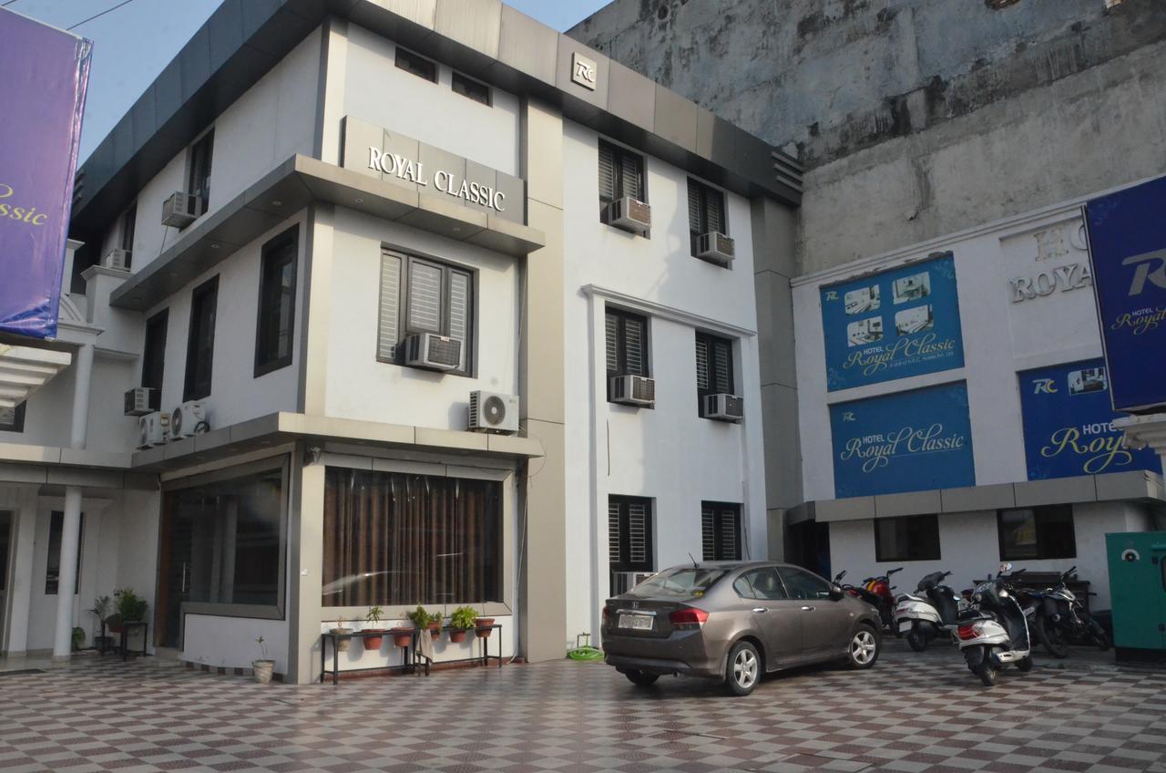 Hotel Royal Classic Bareli Exterior foto