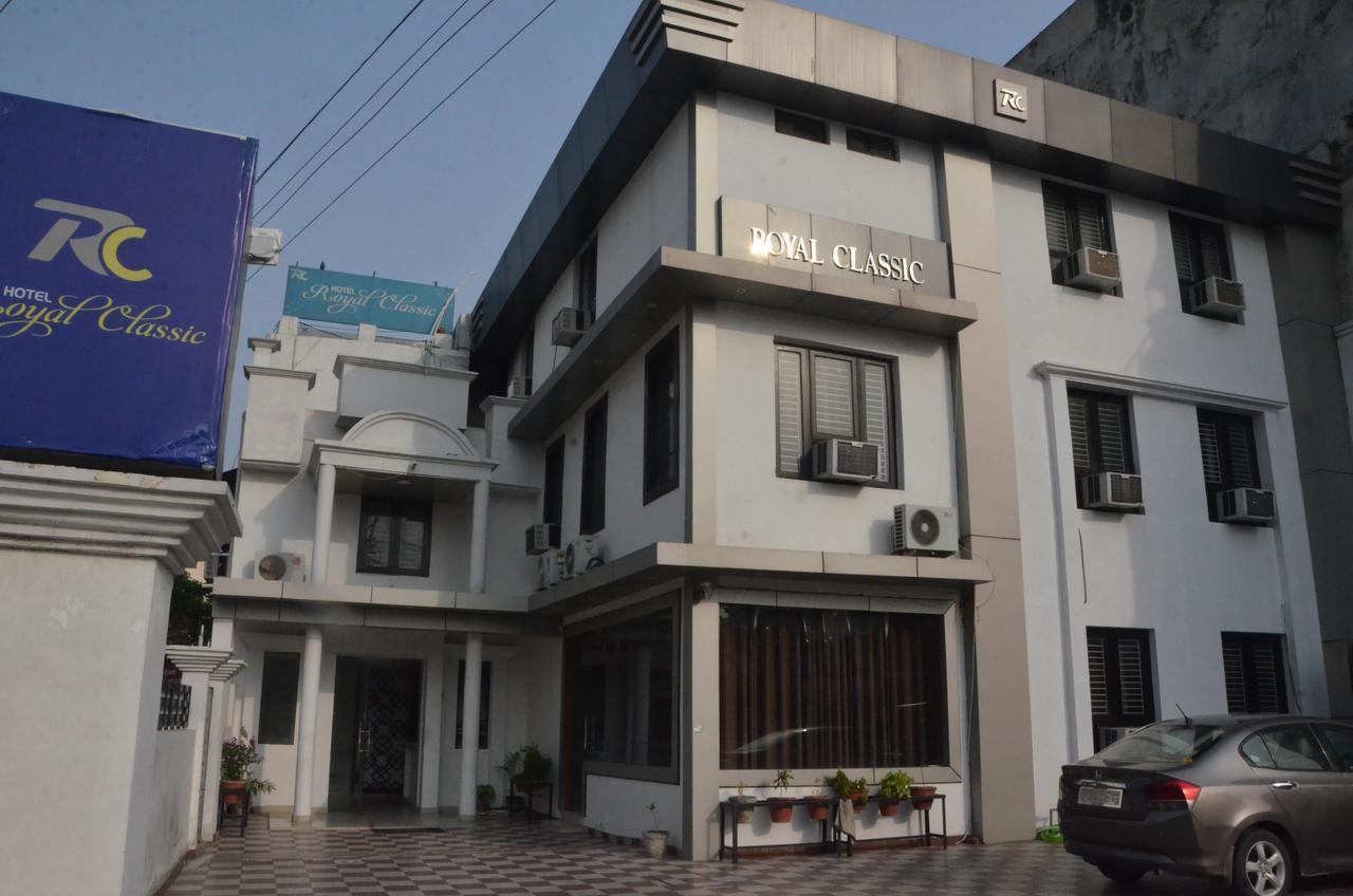 Hotel Royal Classic Bareli Exterior foto