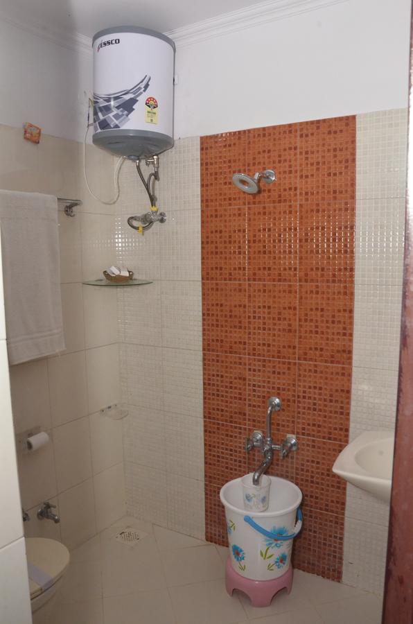 Hotel Royal Classic Bareli Exterior foto