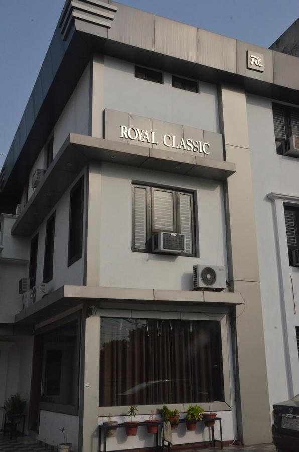 Hotel Royal Classic Bareli Exterior foto