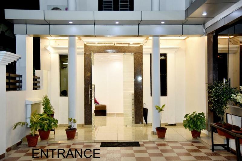Hotel Royal Classic Bareli Exterior foto
