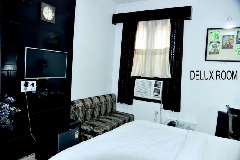 Hotel Royal Classic Bareli Exterior foto