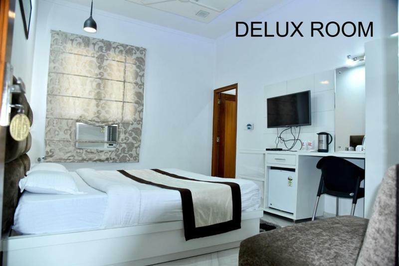 Hotel Royal Classic Bareli Exterior foto