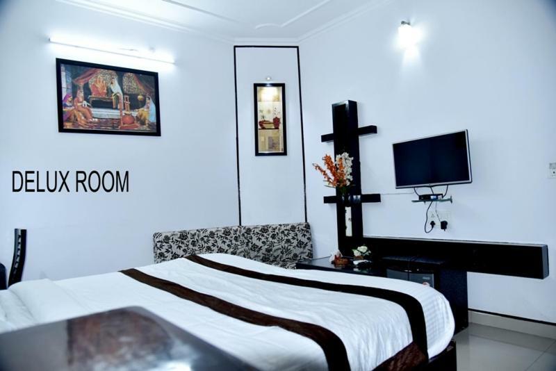 Hotel Royal Classic Bareli Exterior foto